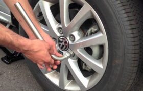 tháo lắp bánh xe ô tô