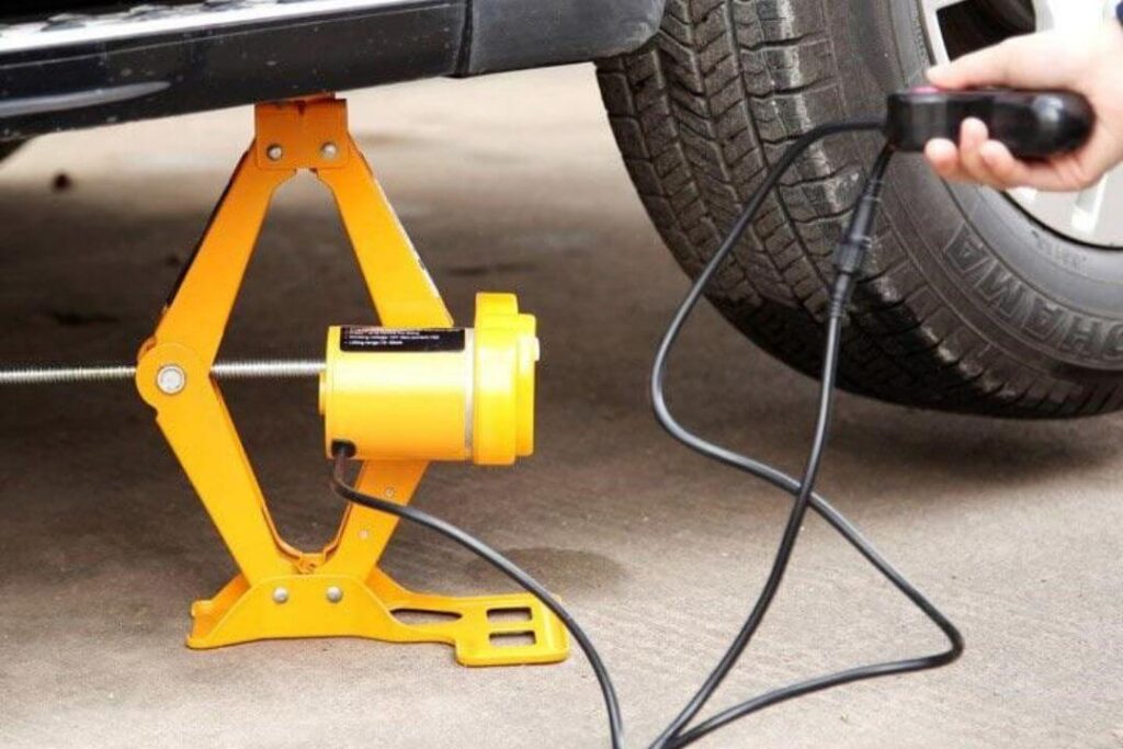 tháo lắp bánh xe ô tô